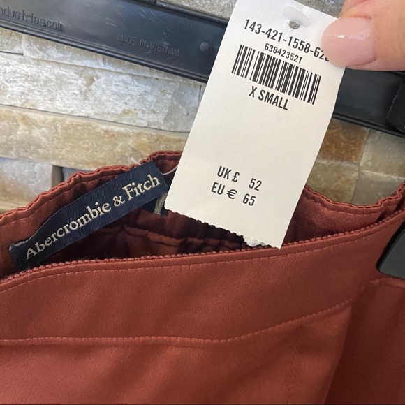 BNWT Abercrombie skirt with slit - xs - Picture 4 of 4
